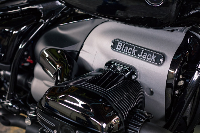 BMW R 18 Black Jack